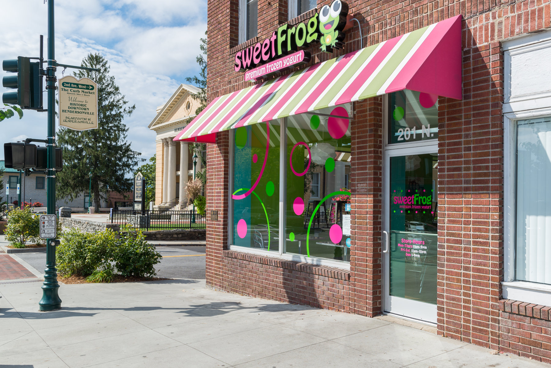 sweetFrog Premium Frozen Yogurt