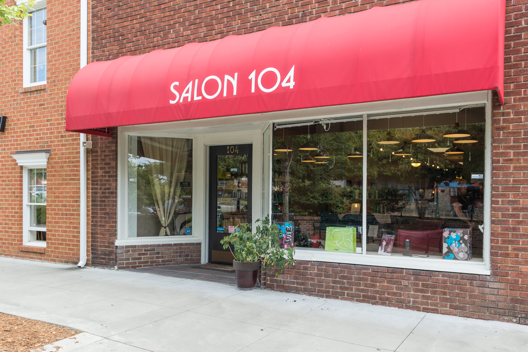 Salon 104