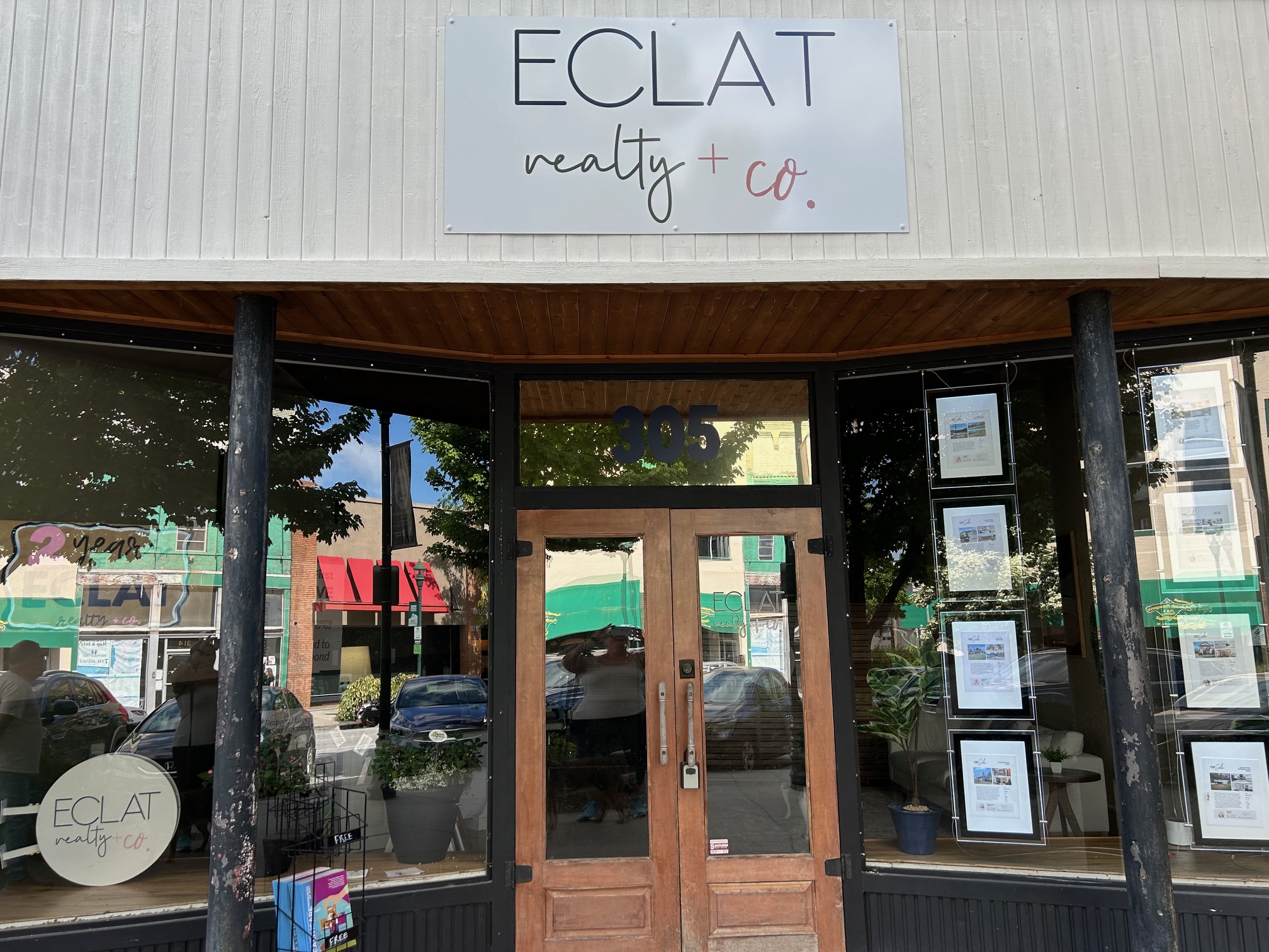 store front for Eclat