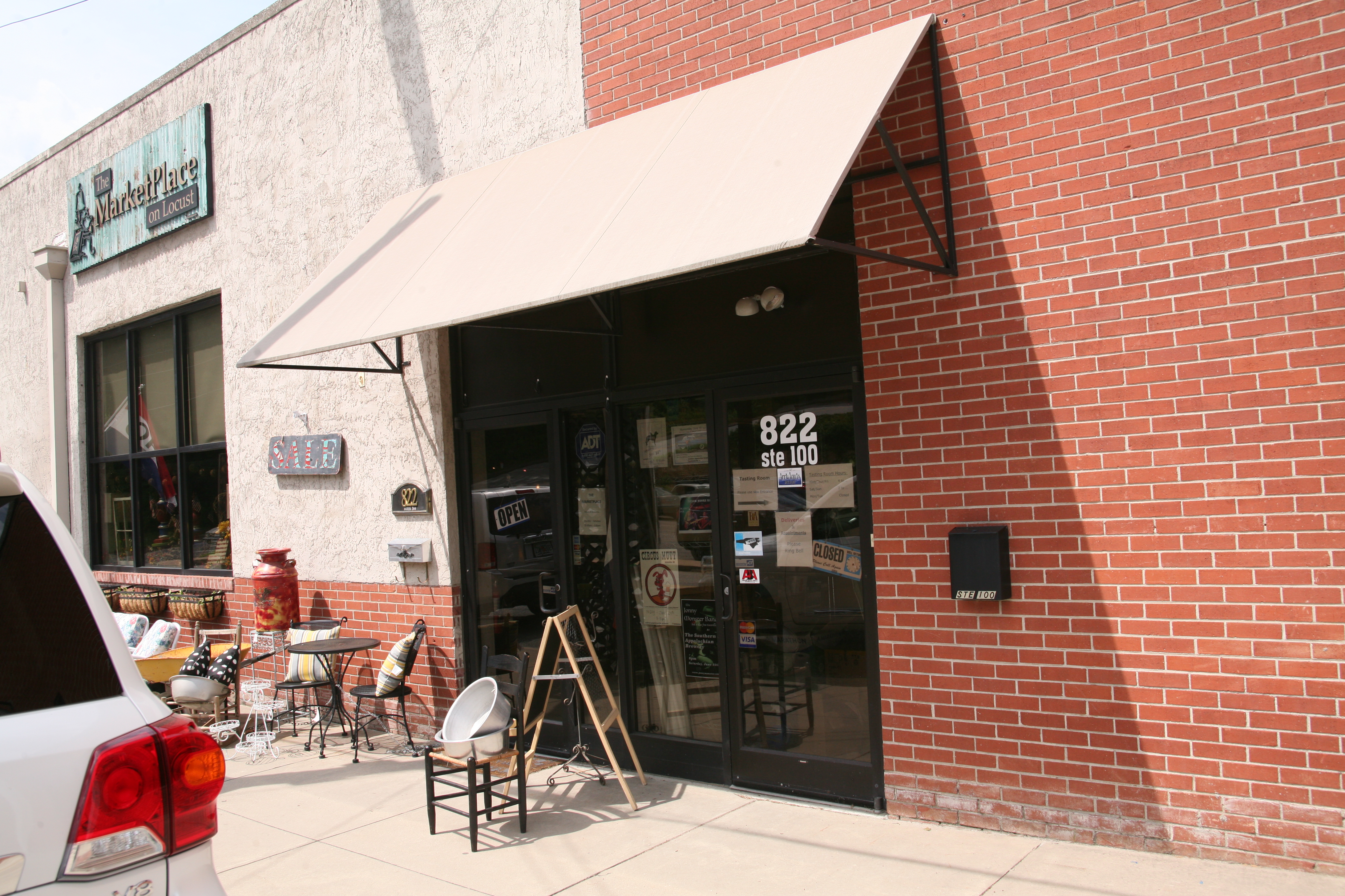 Marketplace on Locust