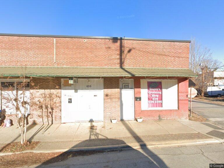 Stacey's Grooming Shop front facade